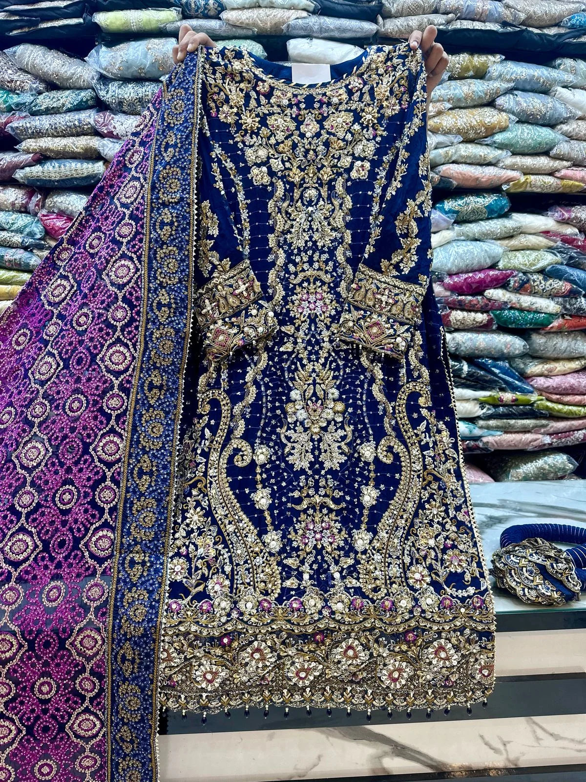 B 3049 BLUE