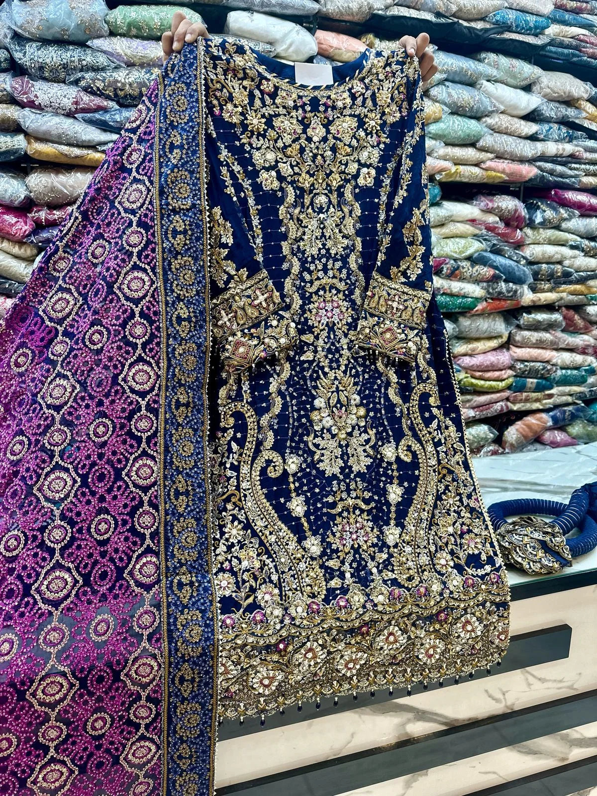 B 3049 BLUE